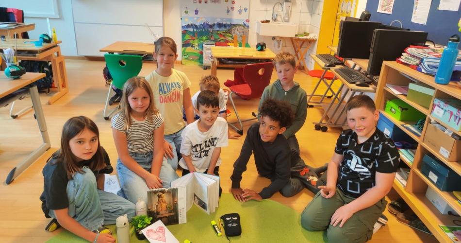 Kinder freuen sich