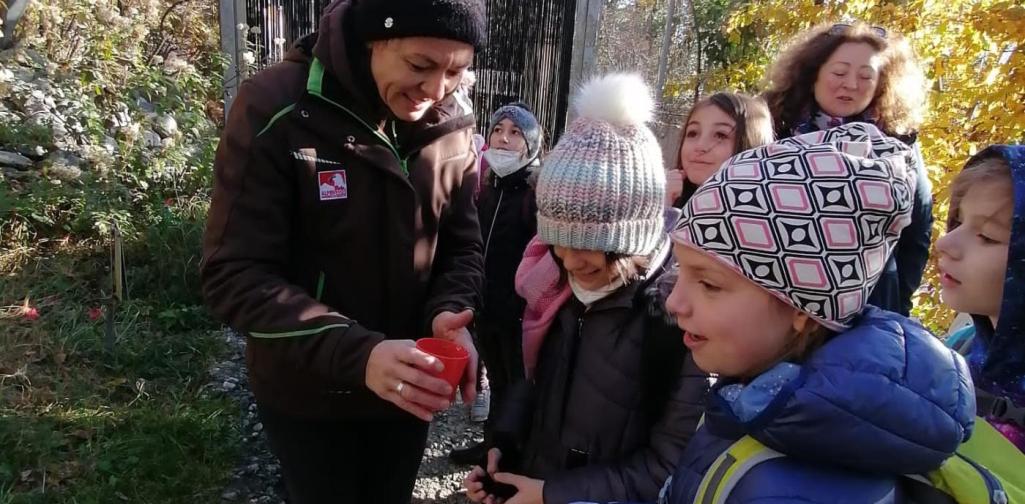 Nicole PET Buddy Kinder und Lehrerin