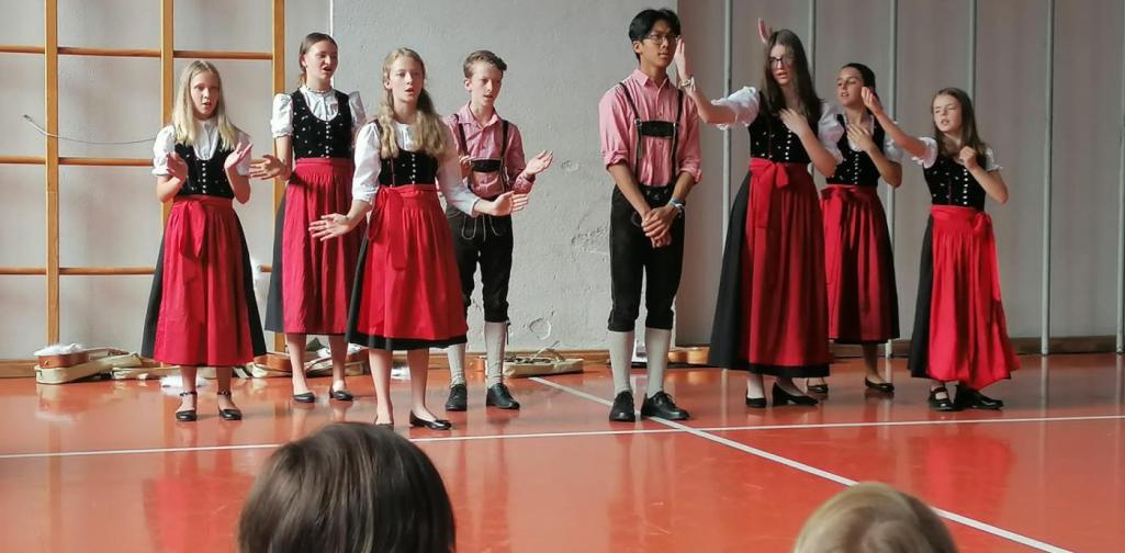 Schüler singen für Schüler