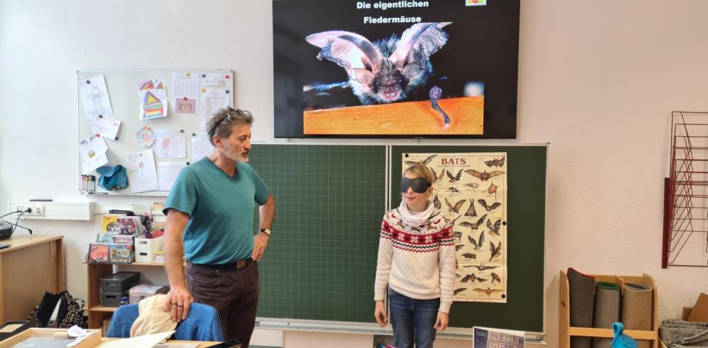 Fledermaus Am 6.12. kam Fledermaus-Toni in die 4b und erzählte uns von diesen interessanten Tieren
