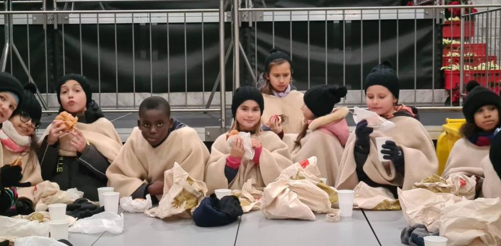 Am Ende genossen alle Kinder die wohlverdiente Jause.