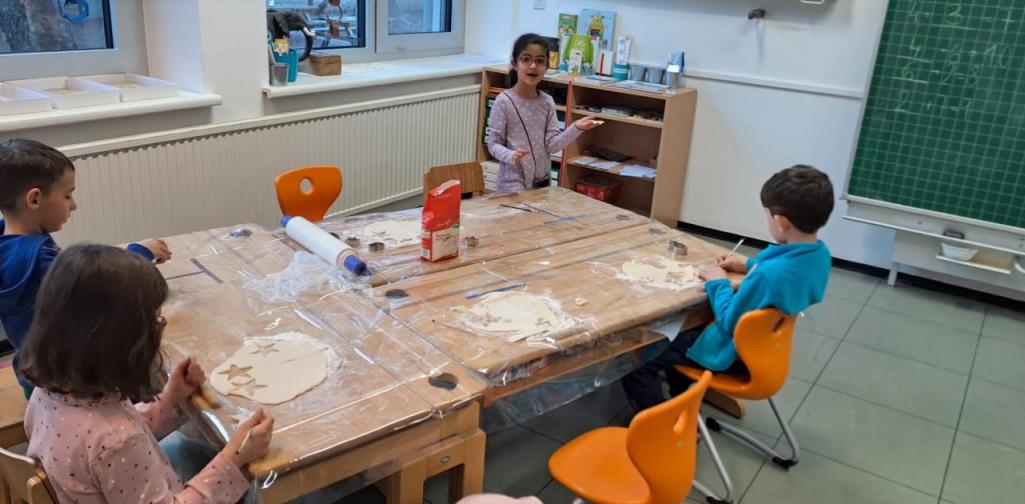 Weinachtsfabrik3 Salzteigstation